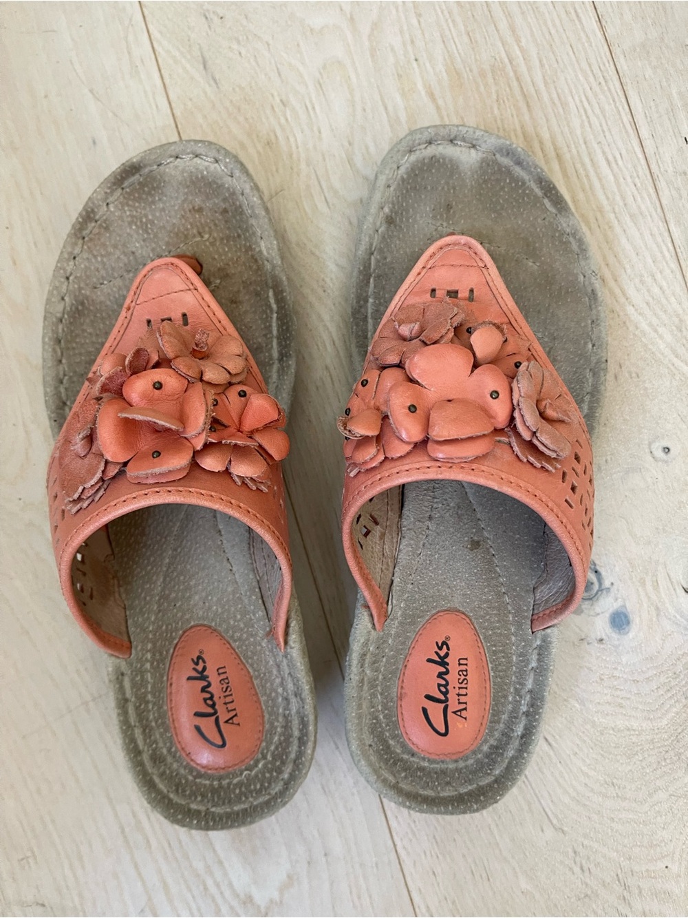 Clark’s Artisan Coral Floral Slide Sandals for Women size 9.